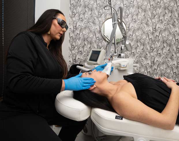 Skin laser resurfacing